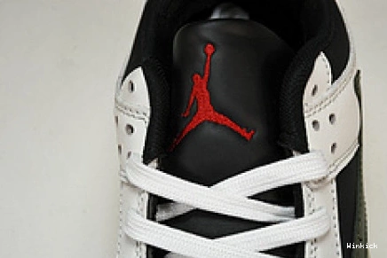 The Jordan Cut FZ8117-1001 x Check Travis Scott 0909